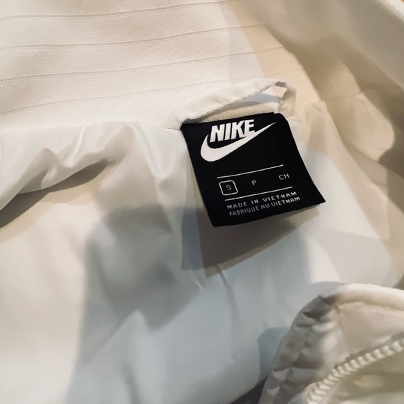 Nike NSW Bomber Synthetic Fill Jacket White NWT. Worn ones. Smoke free - Picture 6 of 6